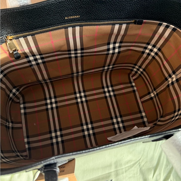 NEW Burberry London Tote - Picture 4 of 11